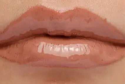 Lip Gloss (Sandy) Vicsflawless